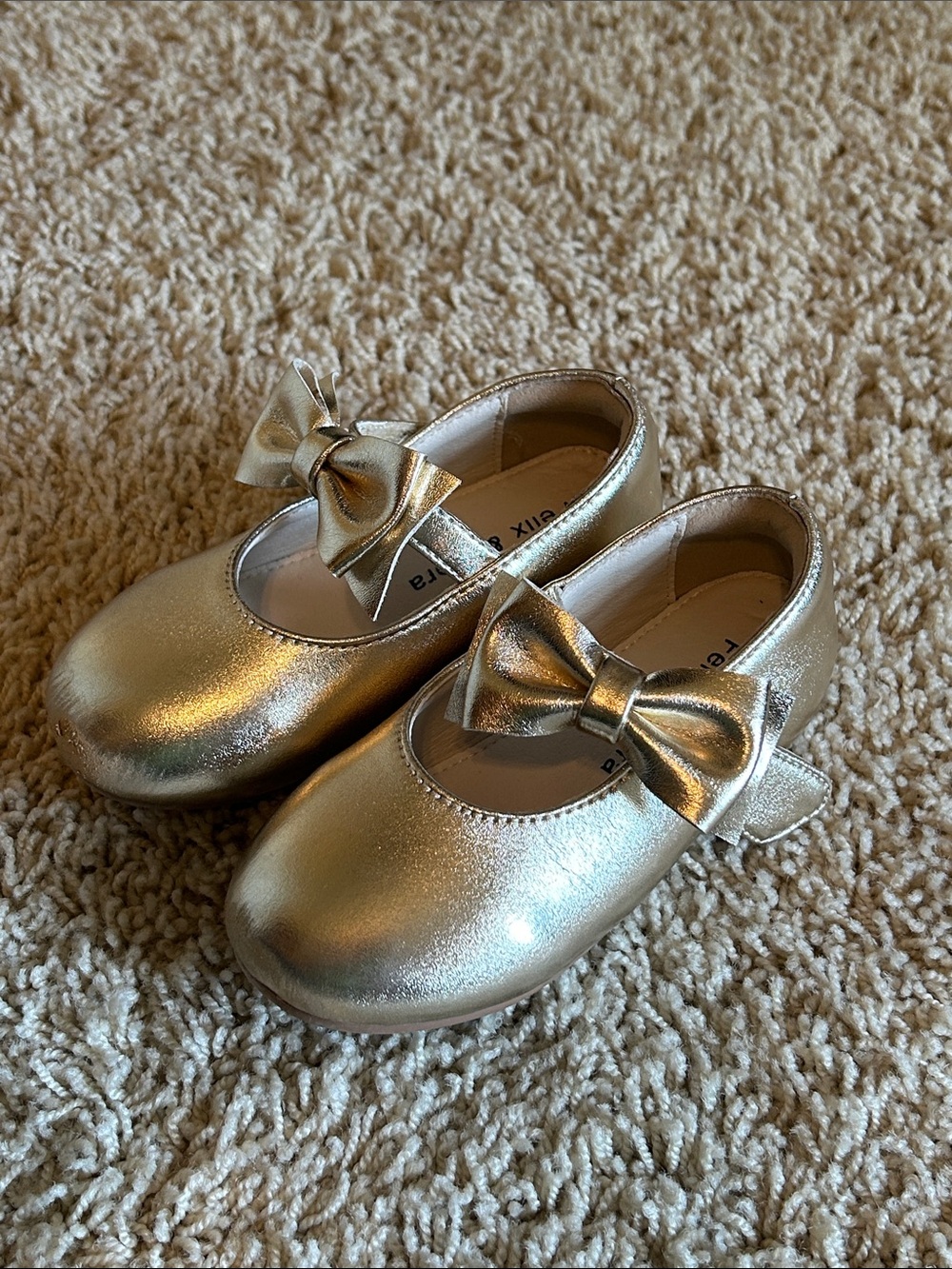 Felix & Flora Girls Metallic Gold Mary Jane Bow Shoes Size 6.5-7